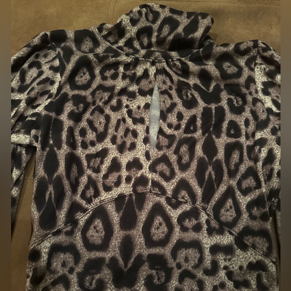 Chic Leopard Print High Neck Crop Top